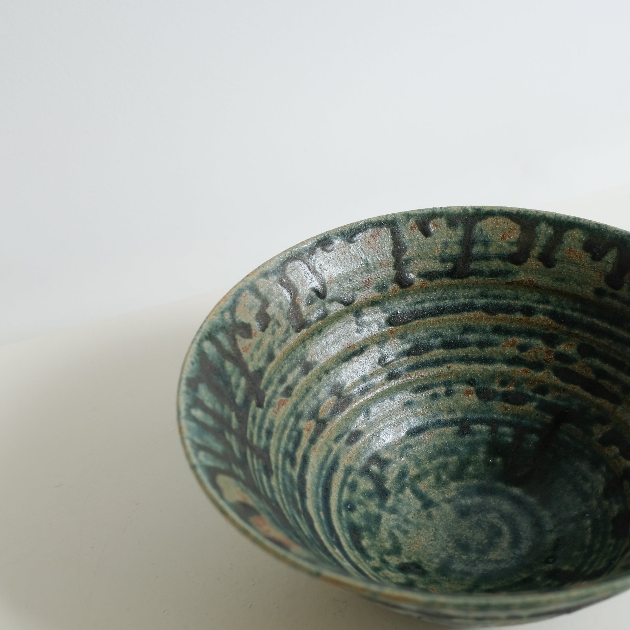 Bol evasé en grès D21,5cm - vert de Charline Robache chez Brutal Ceramics