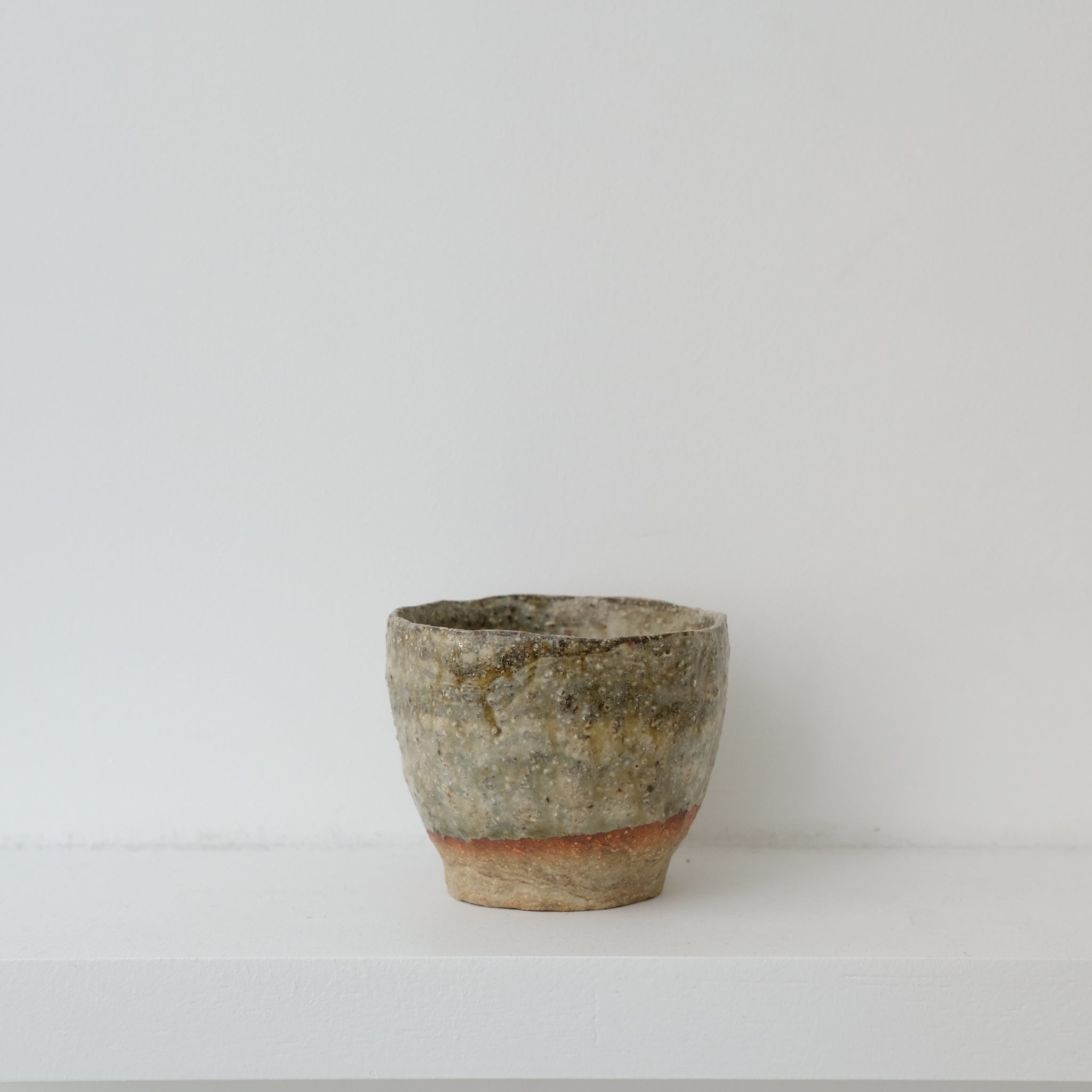 Tasse en terre glanée 150ml - Vert Gris de Judith Lasry pour Brutal Ceramics