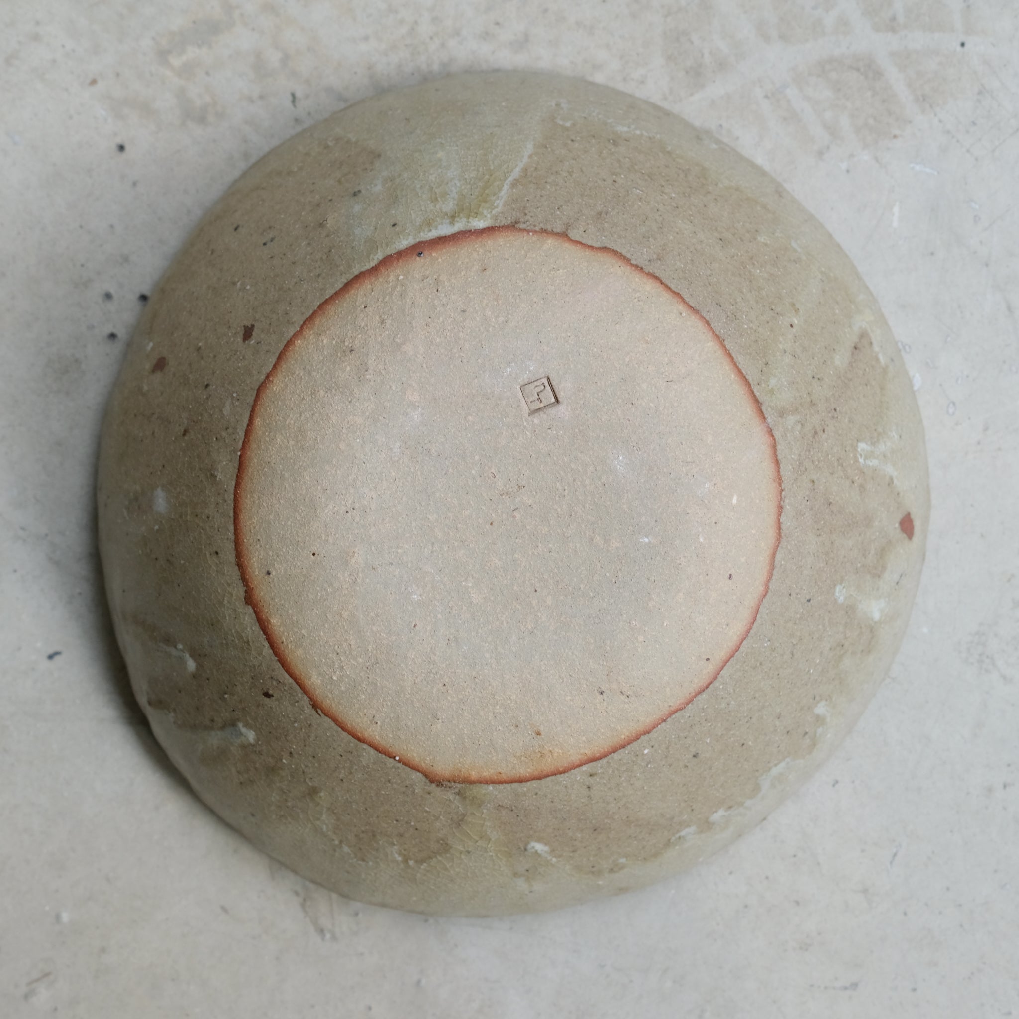 Saladier grès récolté D23,5cm - vert de Nathalie Reocreux chez Brutal Ceramics