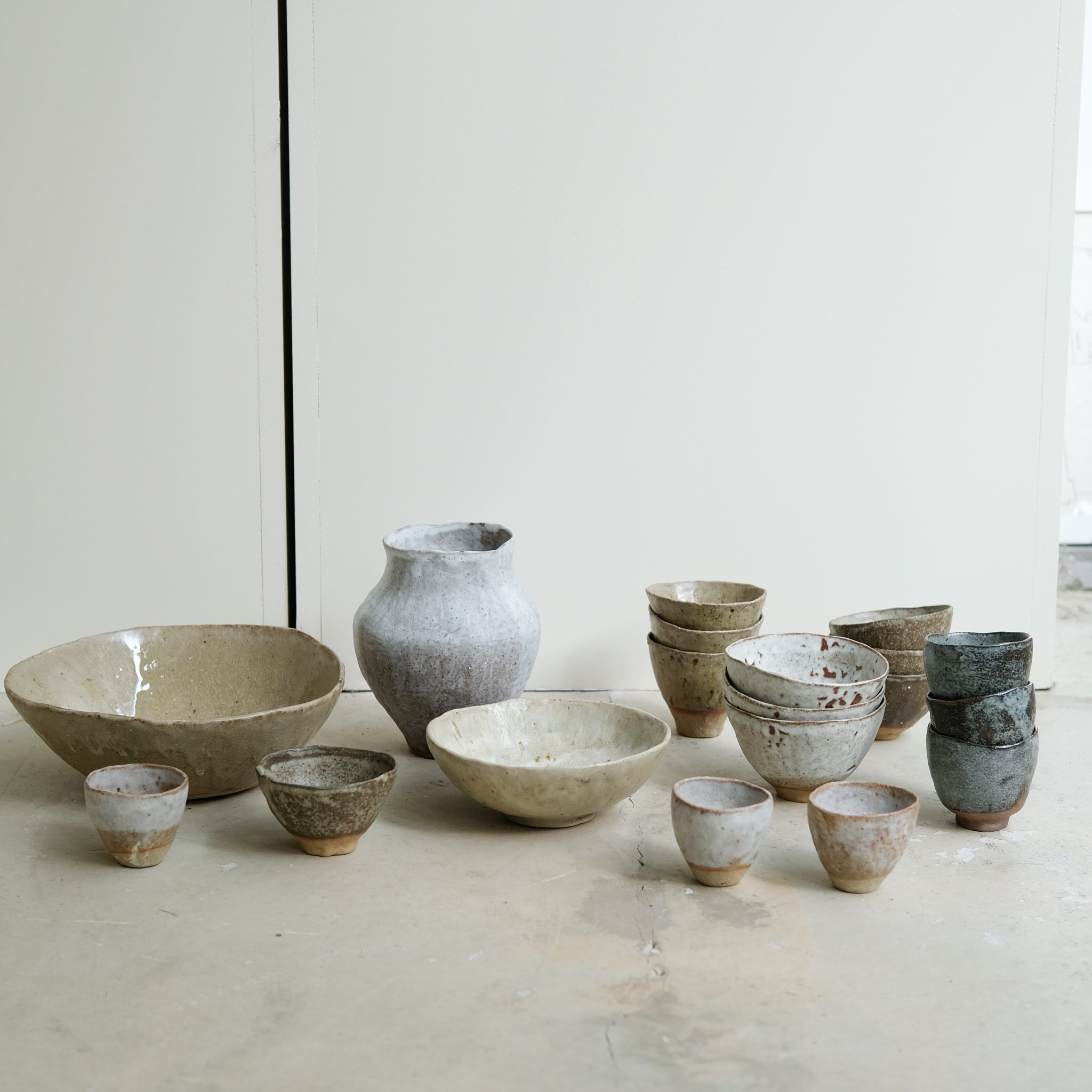 Tasse en grès brun 100ml - beige brun de Nathalie Reocreux chez Brutal Ceramics