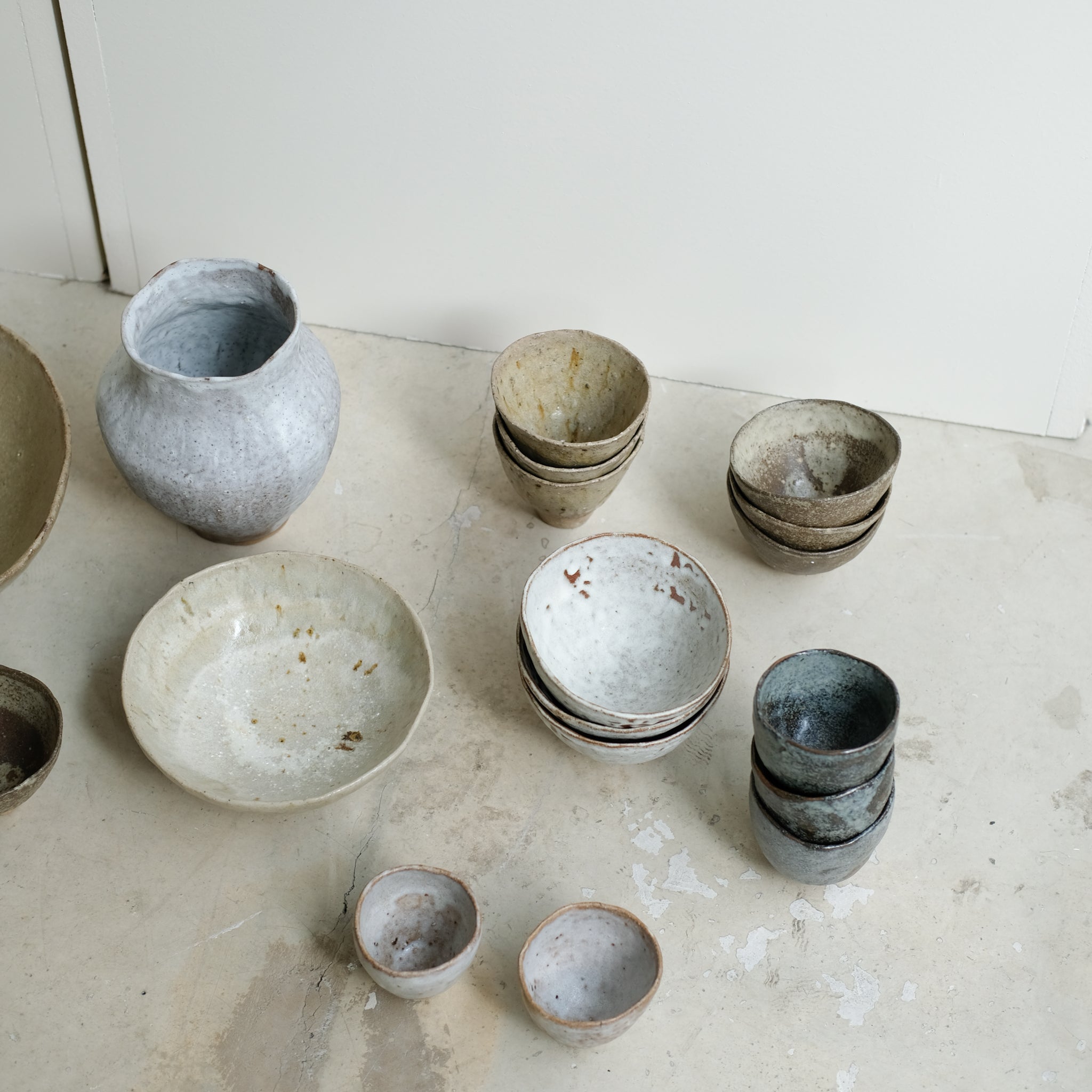 Tasse en grès recolté 90ml - bleu de Nathalie Reocreux chez Brutal Ceramics