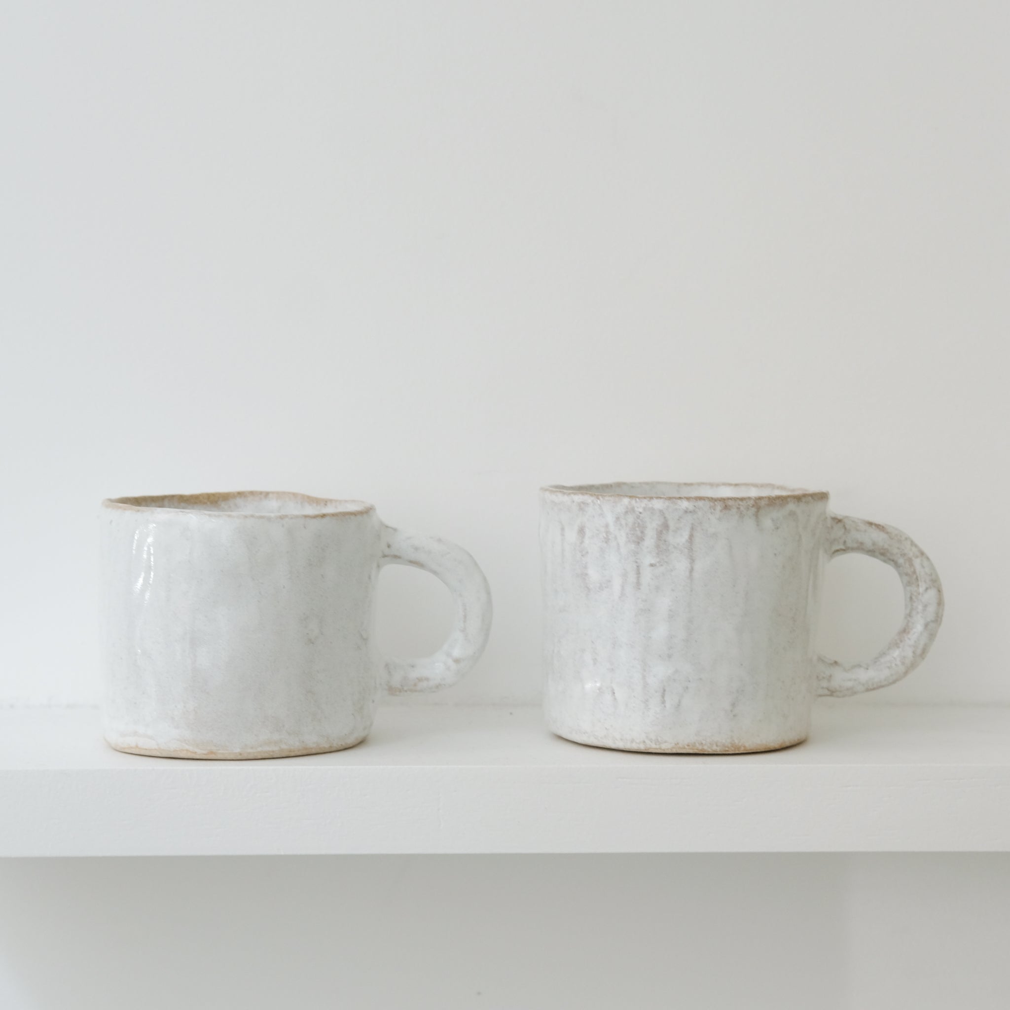 Mug en grès blanc 350ml - blanc satiné d'Estudio Vernis chez Brutal Ceramics