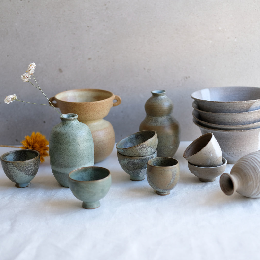 Vase en grès par l'atelier setsuko chez Brutal Ceramics