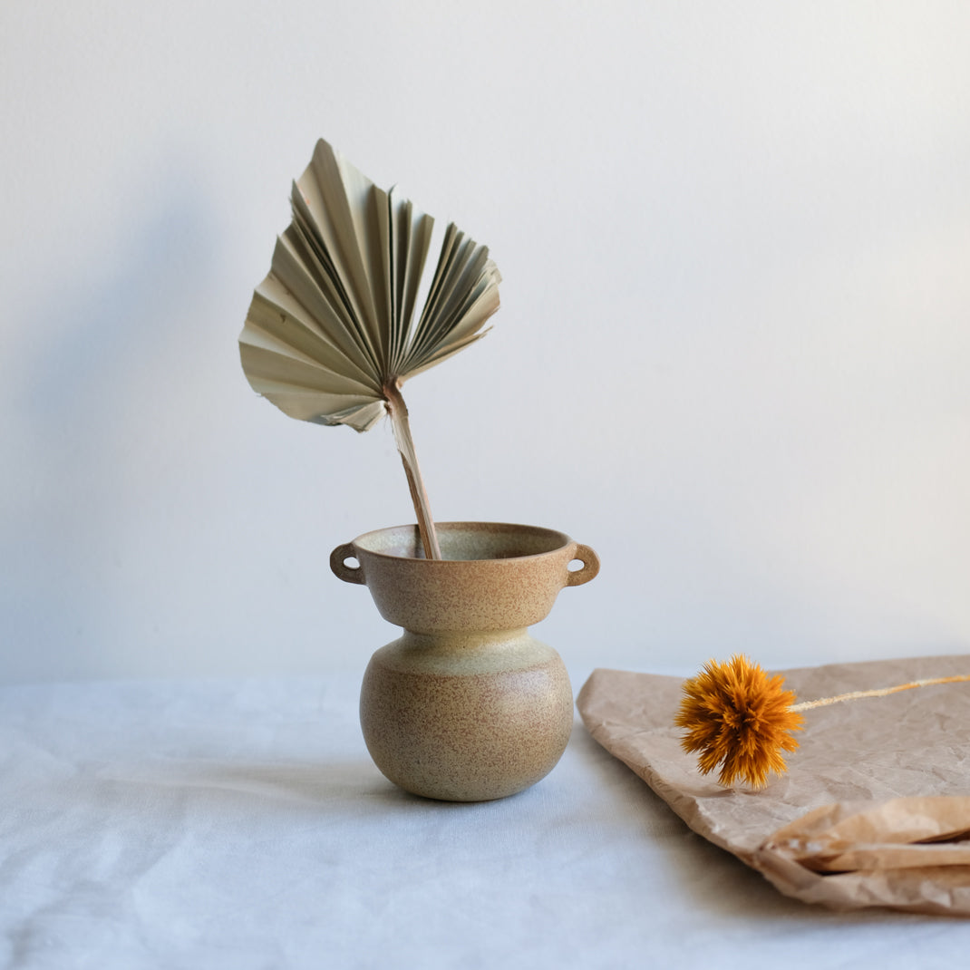 Vase en grès par l'atelier setsuko chez Brutal Ceramics