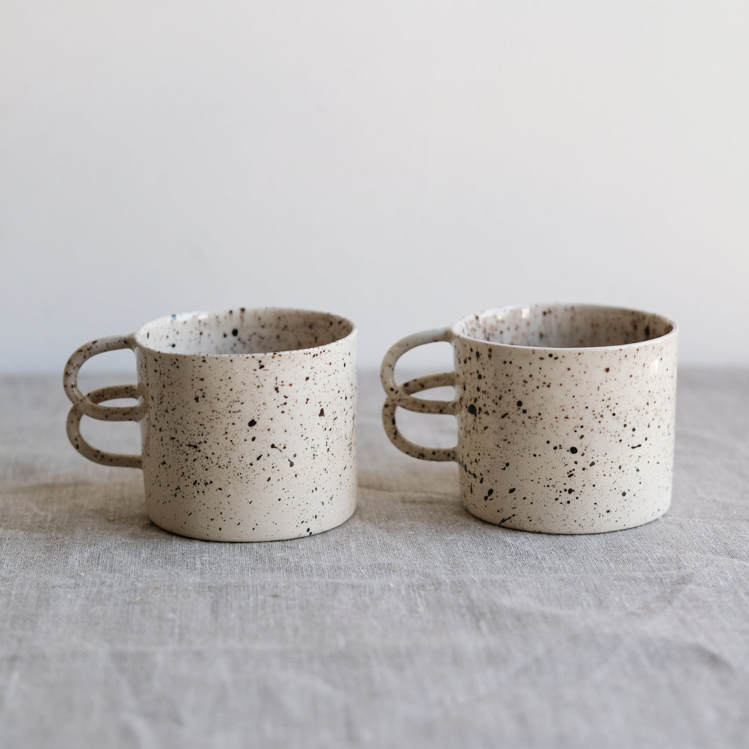 Mug Loop Dot réalisée en exclusivité par la céramiste Camille Esnée pour Brutal Ceramics