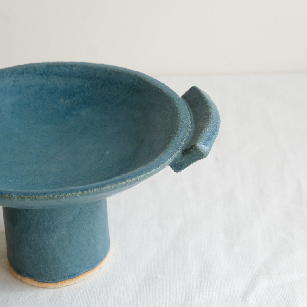Coupe en grès bleu canard par Catherine Dix Ceramics