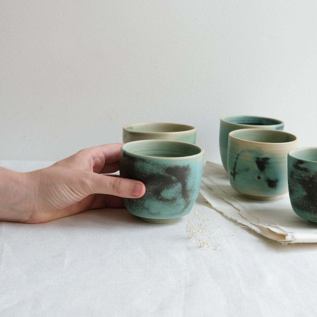Tasse en grès réalisée par Eva Kengen à Barcelone