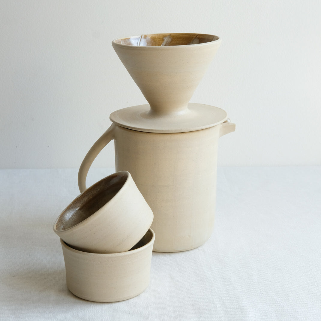 Set à café réalisé par Helka Ceramics à Berlin chez Brutal Ceramics