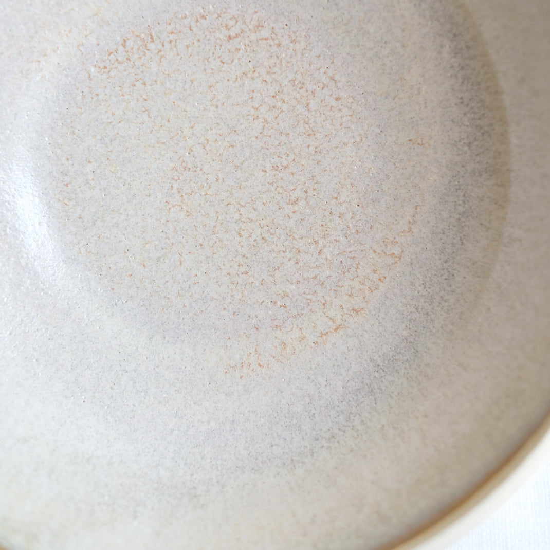 Assiette creuse par Helka Ceramics chez Brutal Ceramics