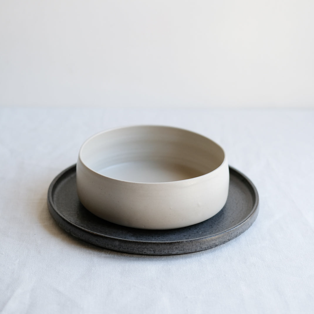 Bol en grès par Laurence Labbé chez Brutal Ceramics