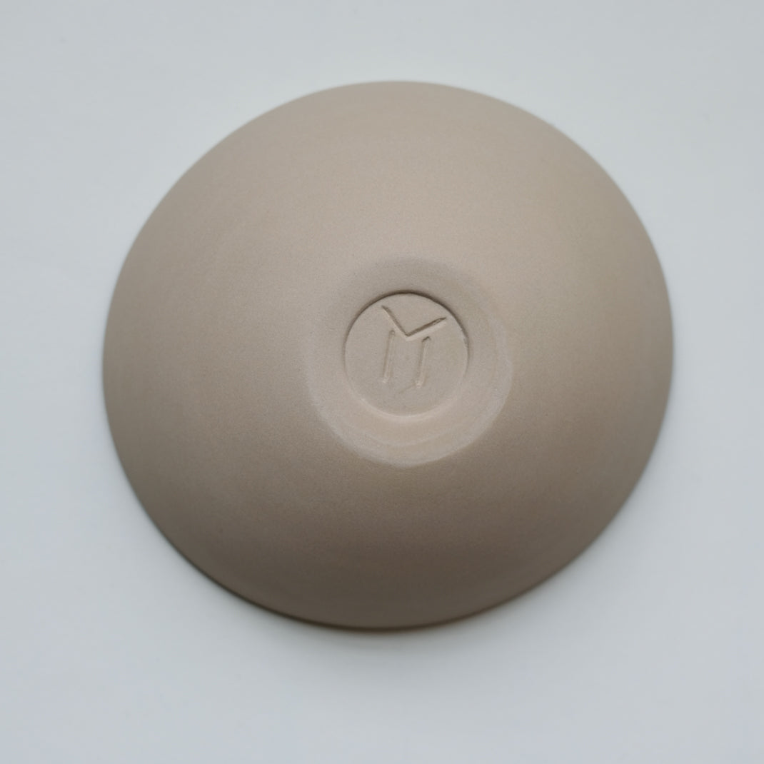 Bol blanc en porcelaine par la céramiste Marilyn Vince chez Brutal Ceramics