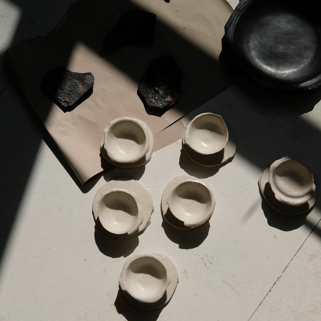 Pièces issues de la collection N02 de Yellow Nose Studio chez Brutal Ceramics