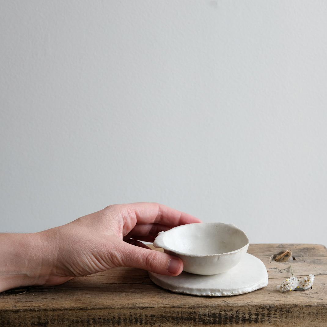 Pièces issues de la collection N02 de Yellow Nose Studio chez Brutal Ceramics