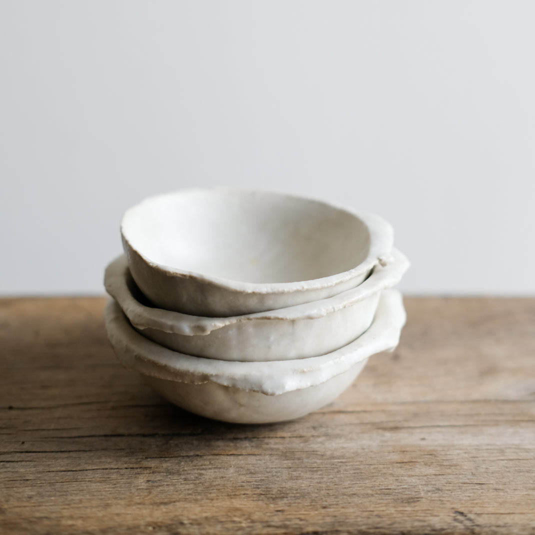 Pièces issues de la collection N02 de Yellow Nose Studio chez Brutal Ceramics