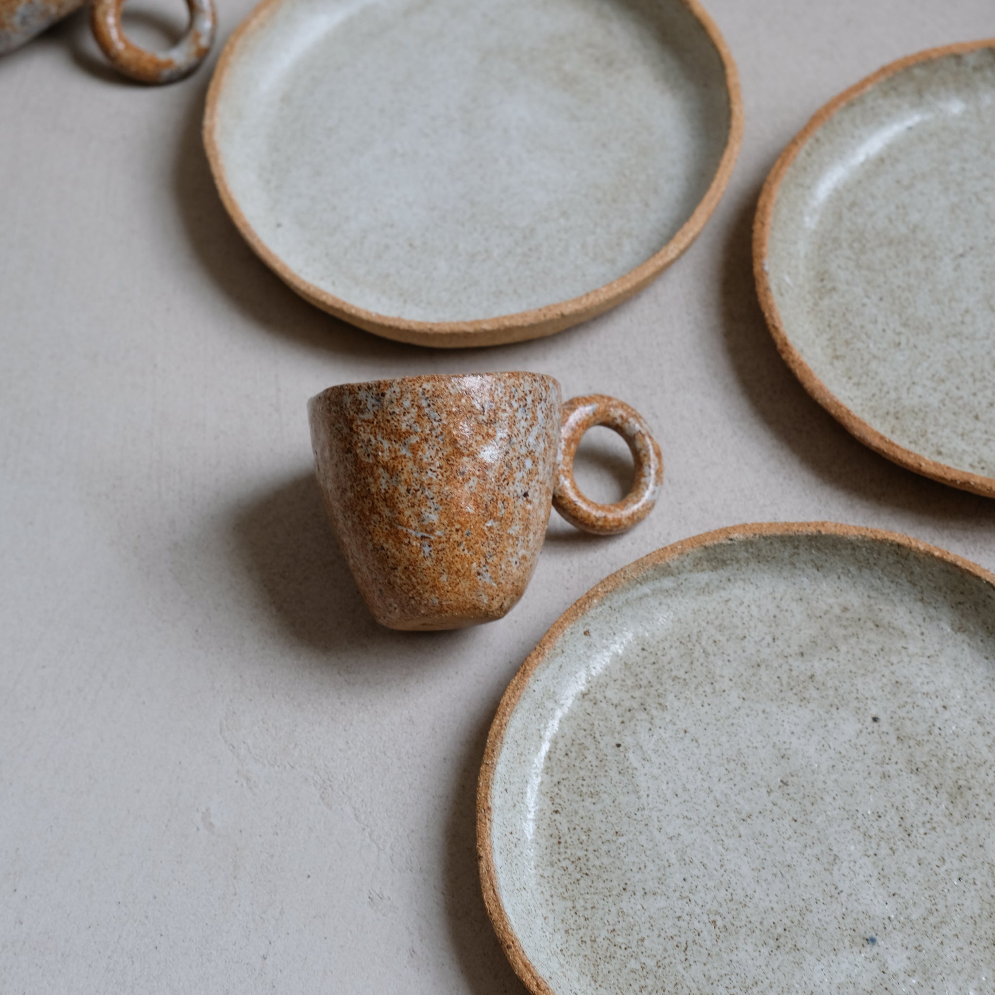 Tasse expresso grès roux moucheté par la céramiste Camille Esnée