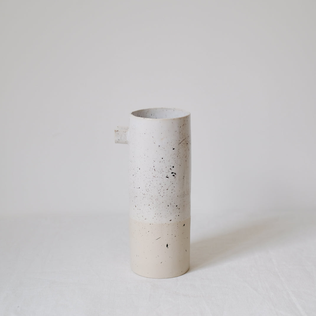 Pot Milky par Camille Esnée chez Brutal Ceramics
