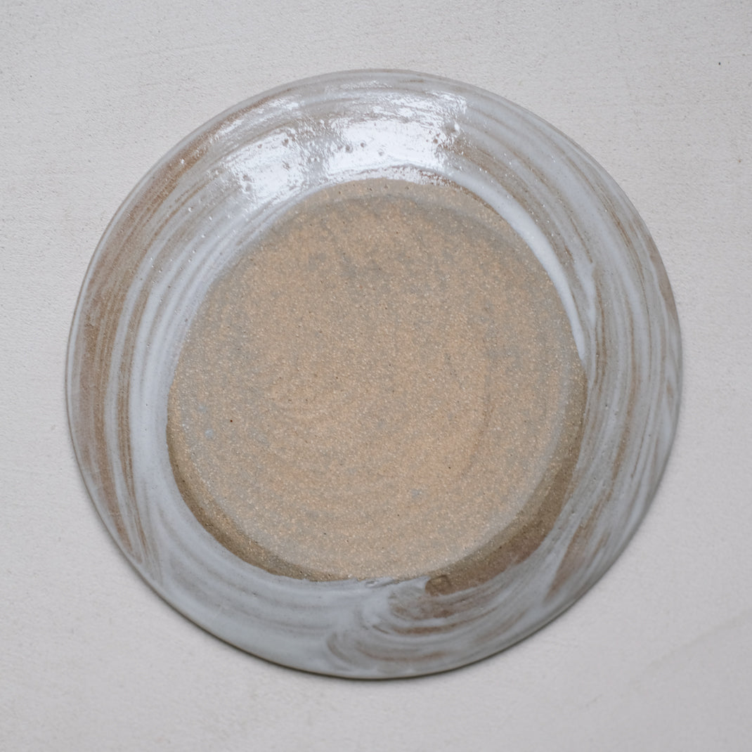 Assiette réalisée par Dauphine Scalbert chez Brutal Ceramics