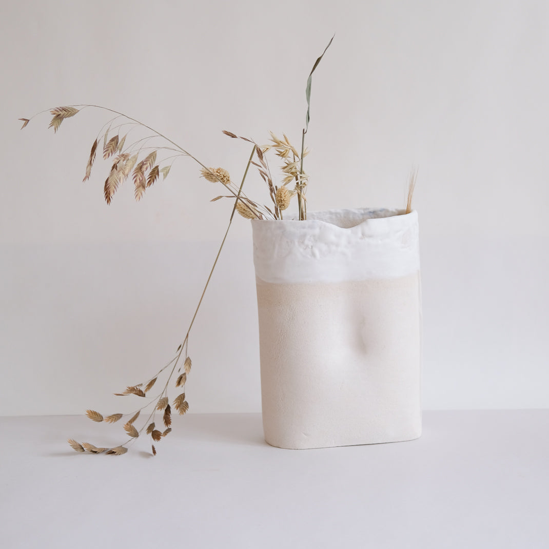 Vase Omata_01 par Emmanuelle Roule chez Brutal Ceramics
