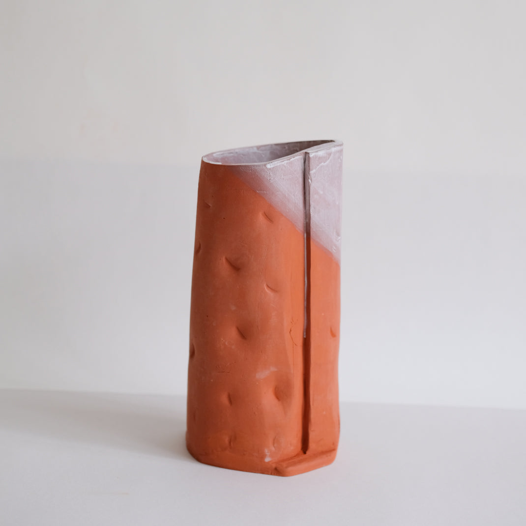 Vase Kume_27 d'Emmanuelle Roule chez Brutal Ceramics