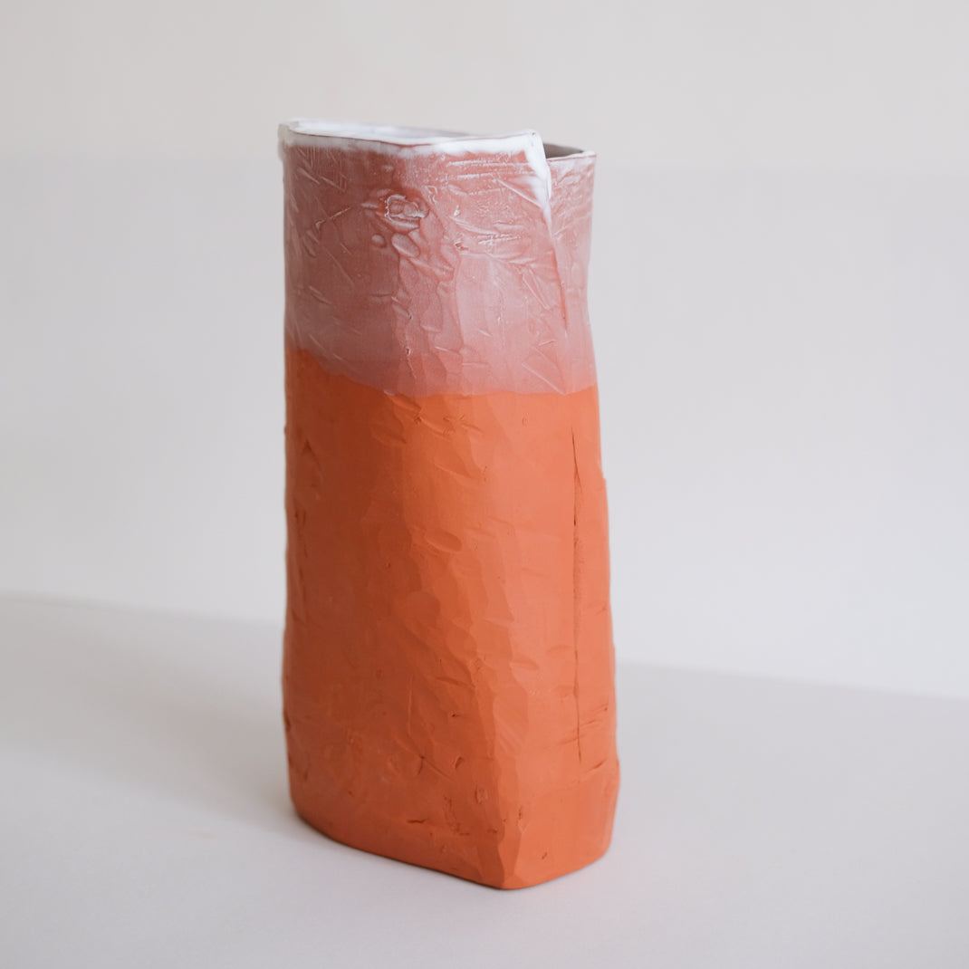 Vase Kume_28 d'Emmanuelle Roule chez Brutal Ceramics