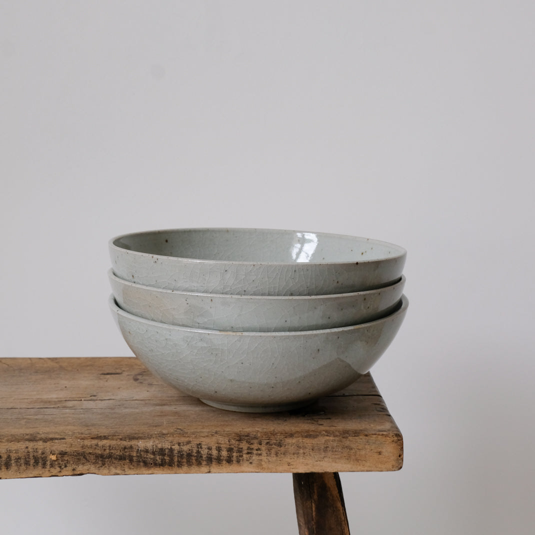 Assiette en grès par In Girum chez Brutal Ceramics