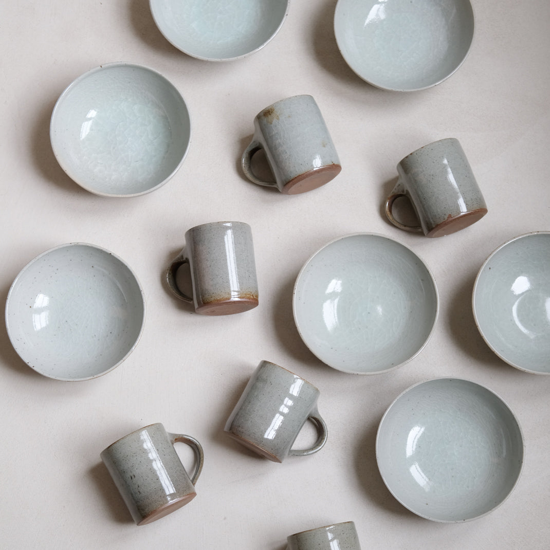 Assiette en grès par In Girum chez Brutal Ceramics