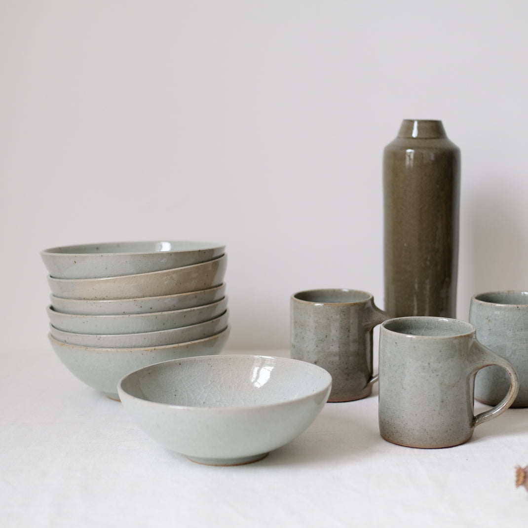 Assiette en grès par In Girum chez Brutal Ceramics
