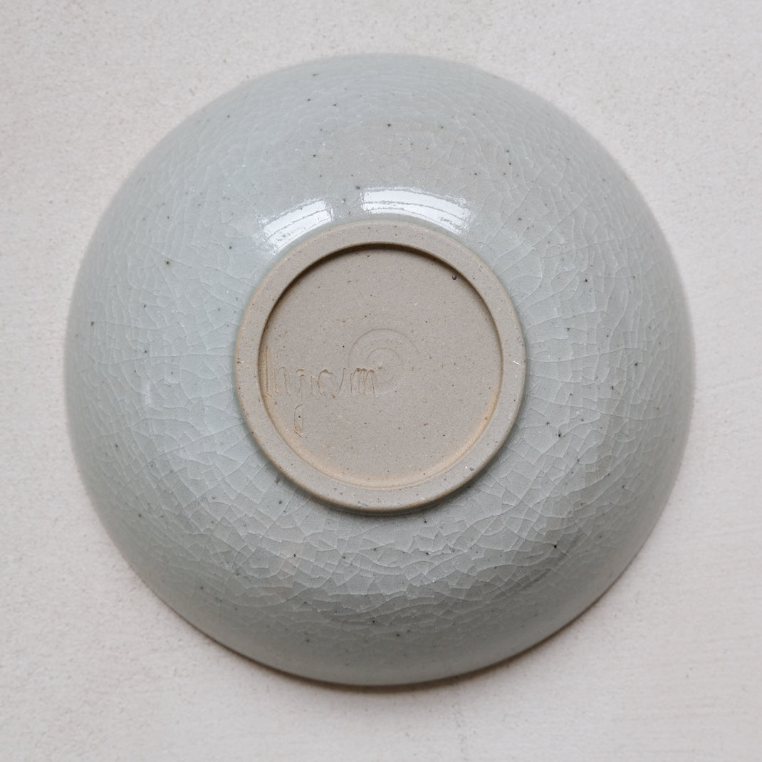 Assiette en grès par In Girum chez Brutal Ceramics