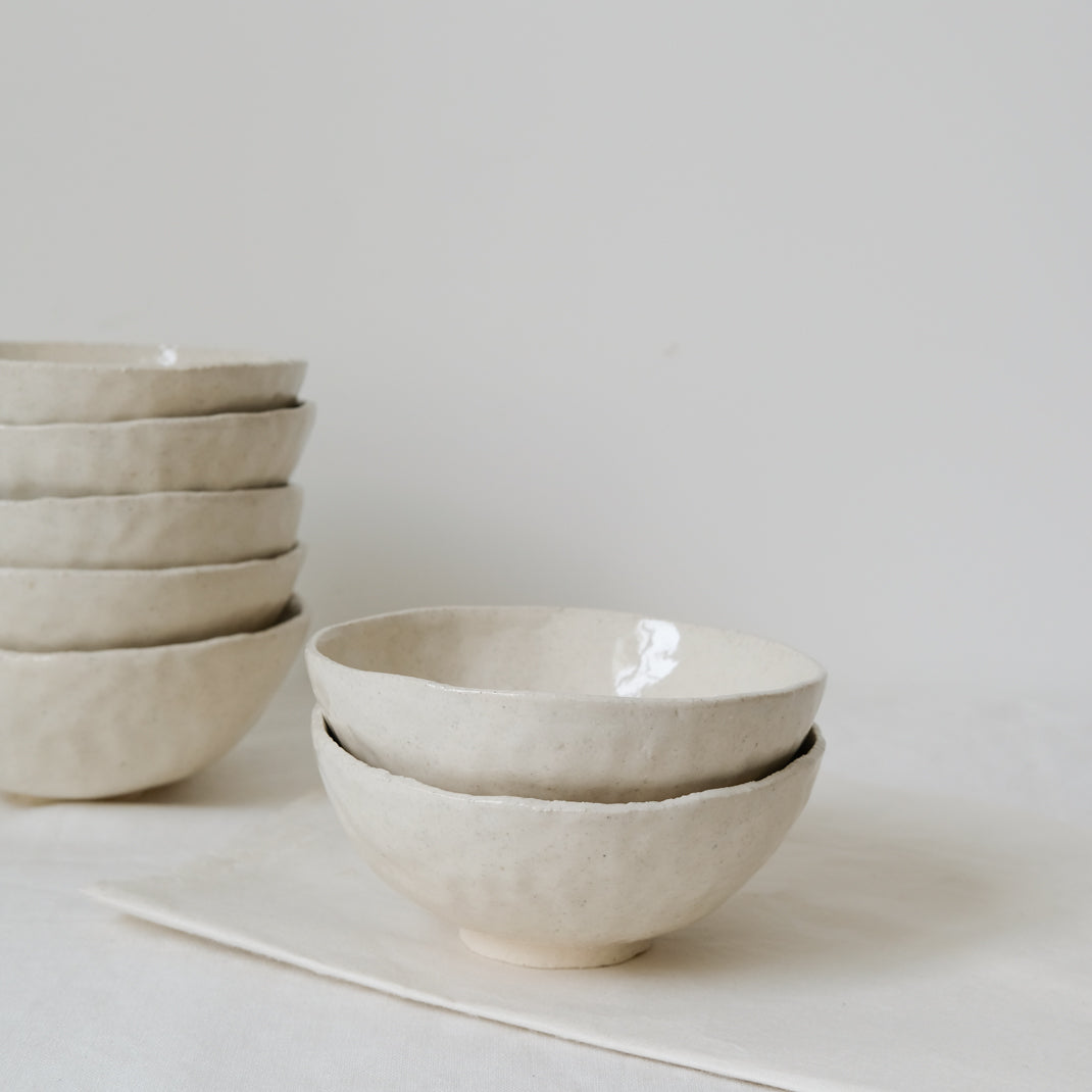 Bol en grès blanc chamotté par Judith Lasry chez Brutal Ceramics