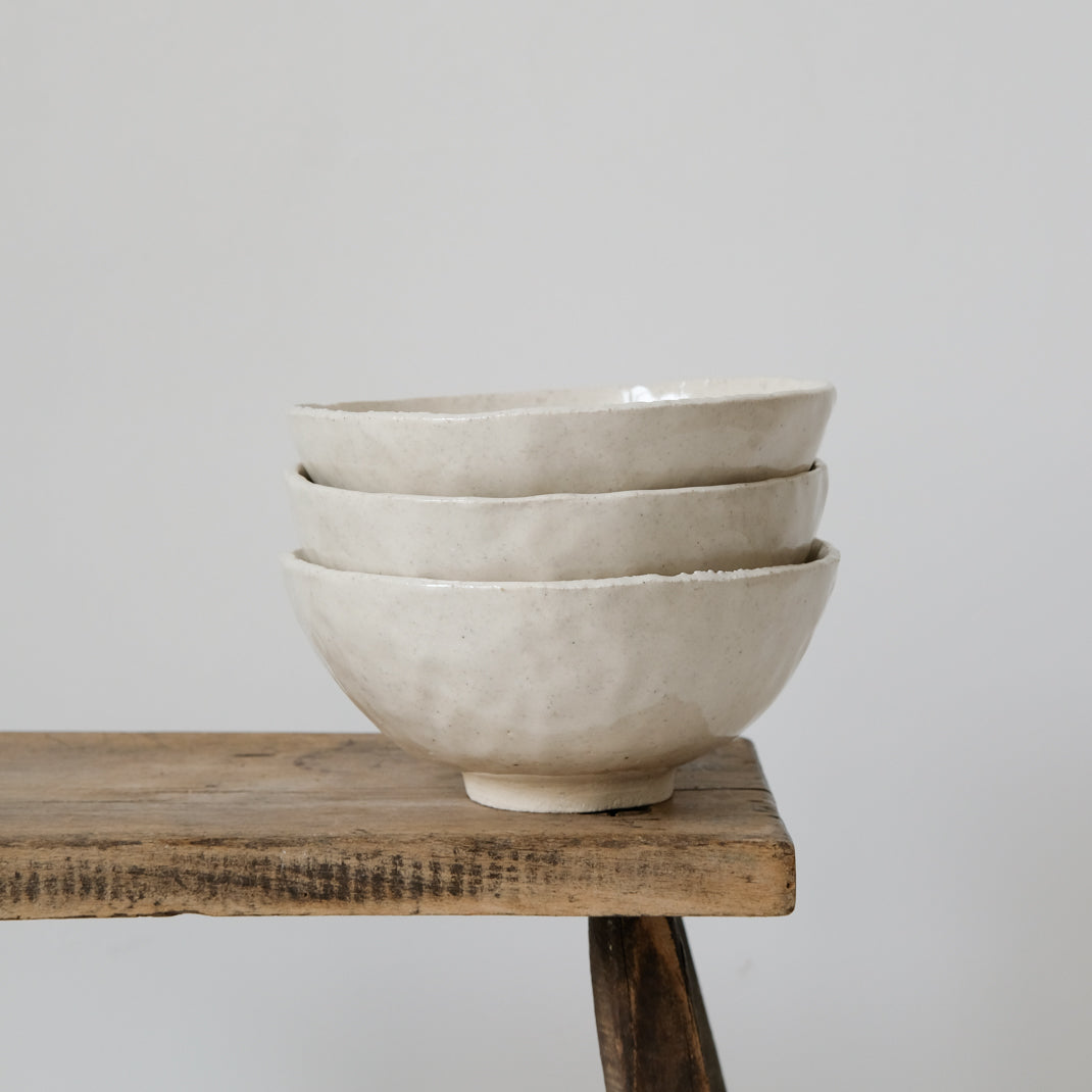 Bol en grès blanc chamotté par Judith Lasry chez Brutal Ceramics