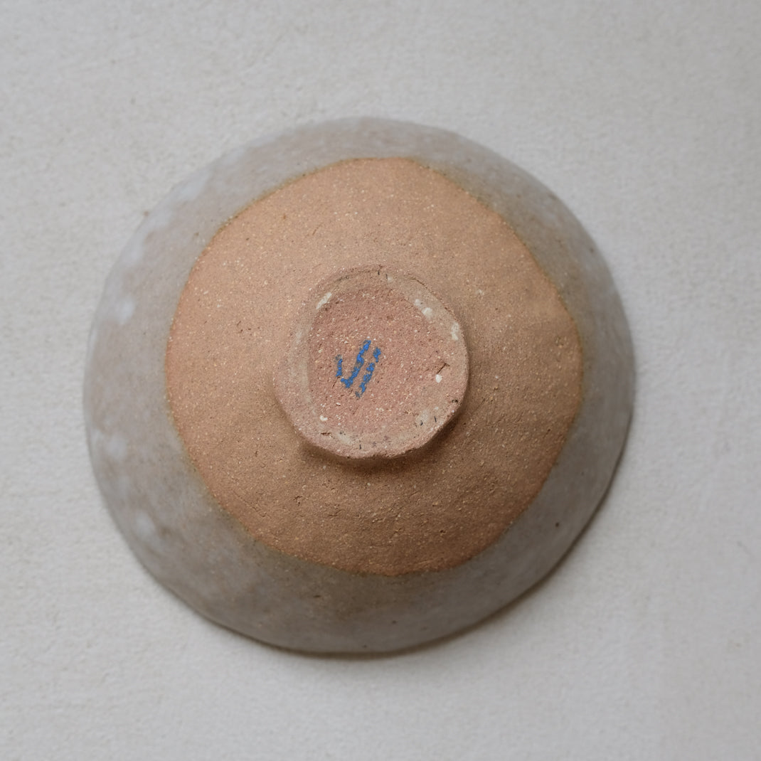 Coupelle en grès roux chamotté par Judith Lasry chez Brutal Ceramics