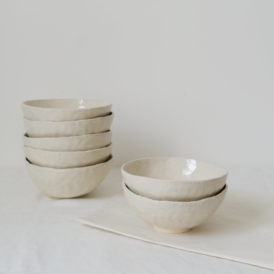 Bol en grès blanc chamotté par Judith Lasry chez Brutal Ceramics
