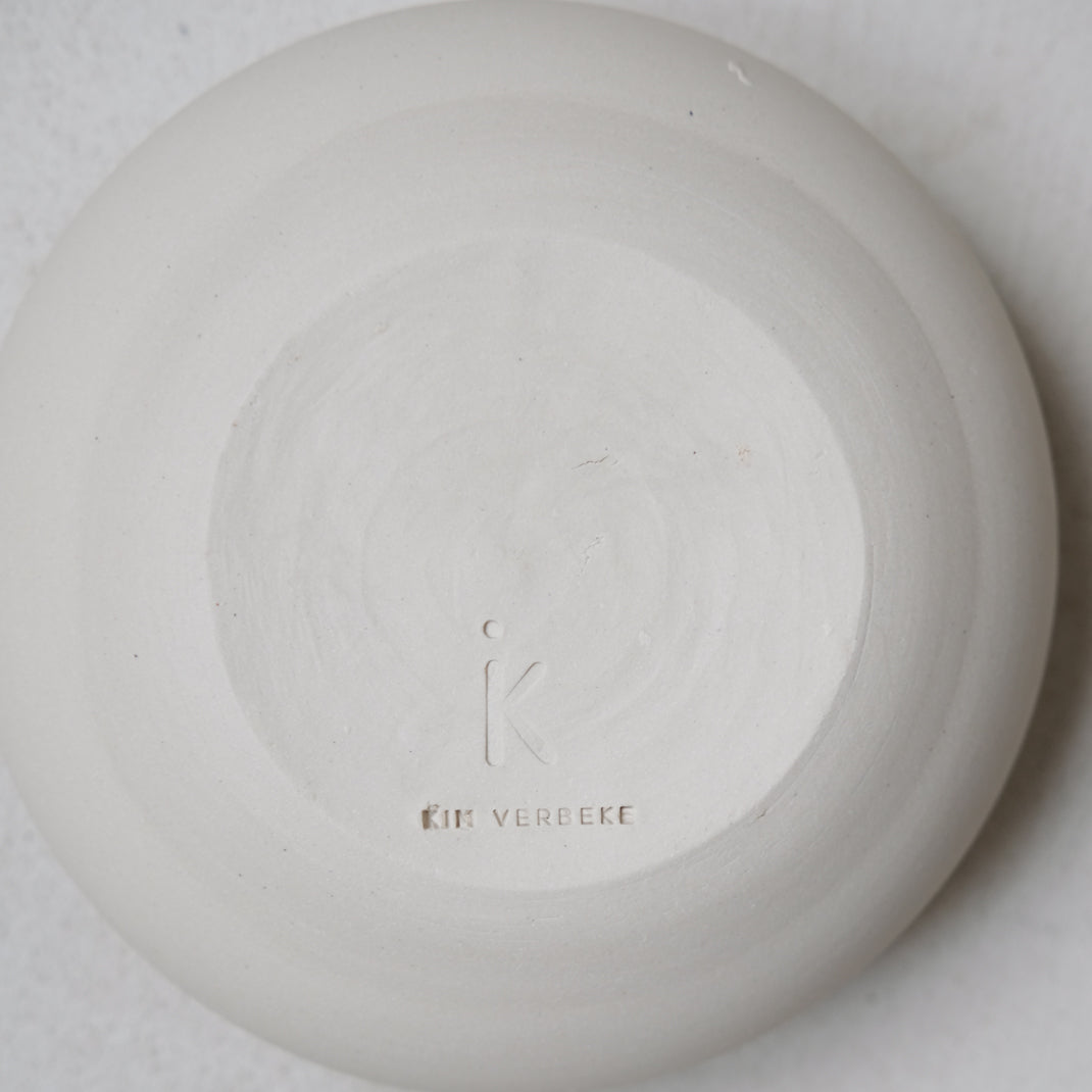 Bol en grès beige par Kim Verbeke chez Brutal Ceramics