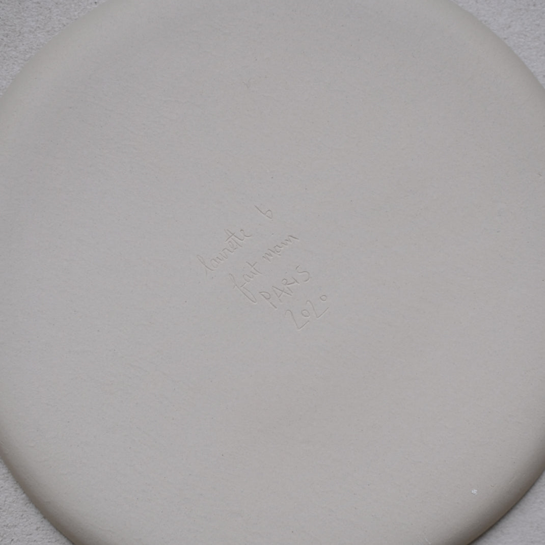 Assiette de Laurette Broll chez Brutal Ceramics
