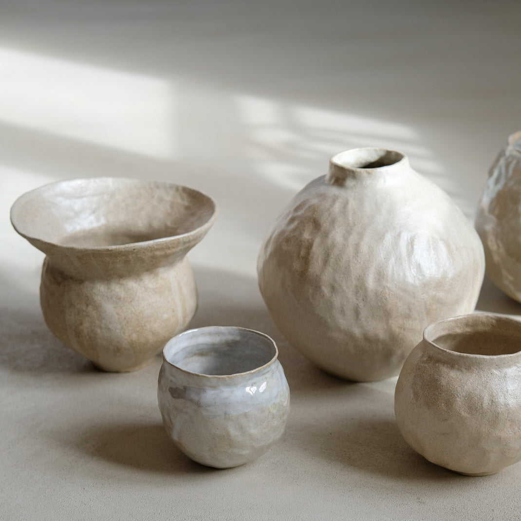 Vase en grès par Lola Moreau chez Brutal Ceramics