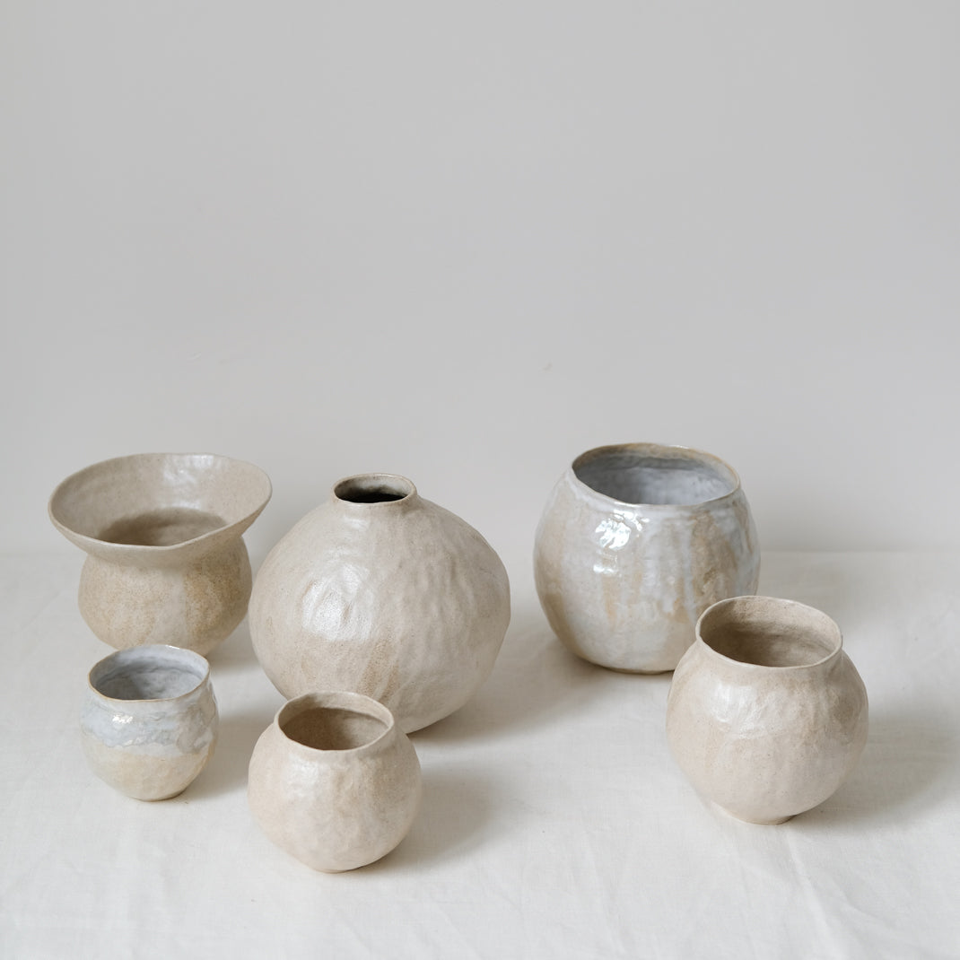 Vase en grès par Lola Moreau chez Brutal Ceramics
