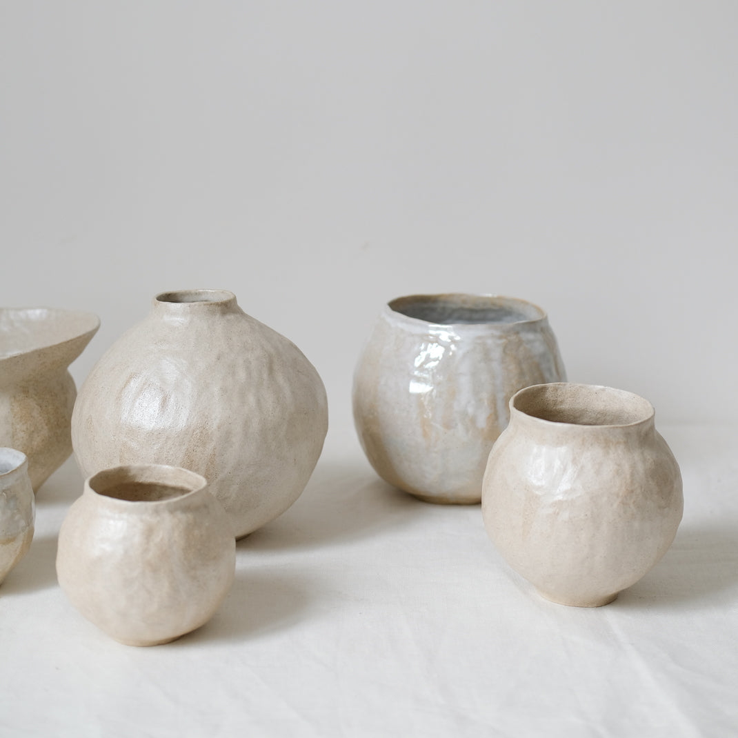 Vase en grès par Lola Moreau chez Brutal Ceramics