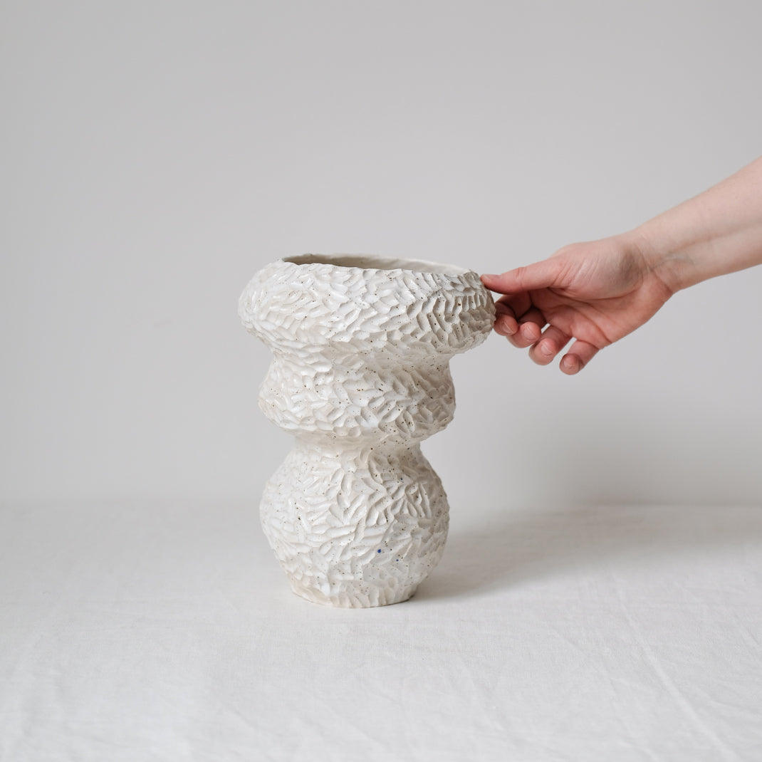 Vase de Lucile Boudier chez Brutal Ceramics