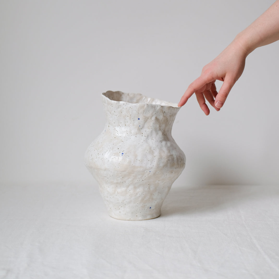 Vase de Lucile Boudier chez Brutal Ceramics