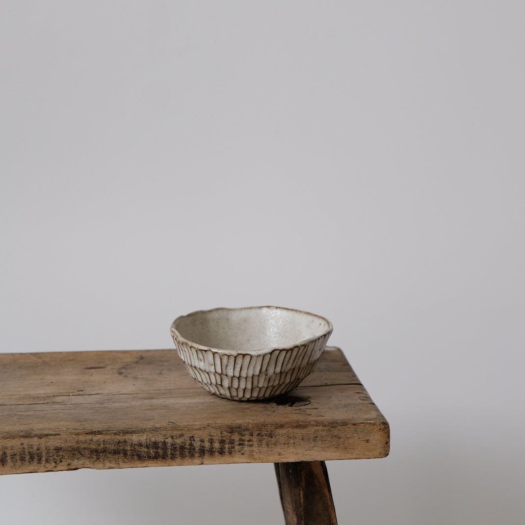 bol texturé de Madoka Rindal chez Brutal Ceramics