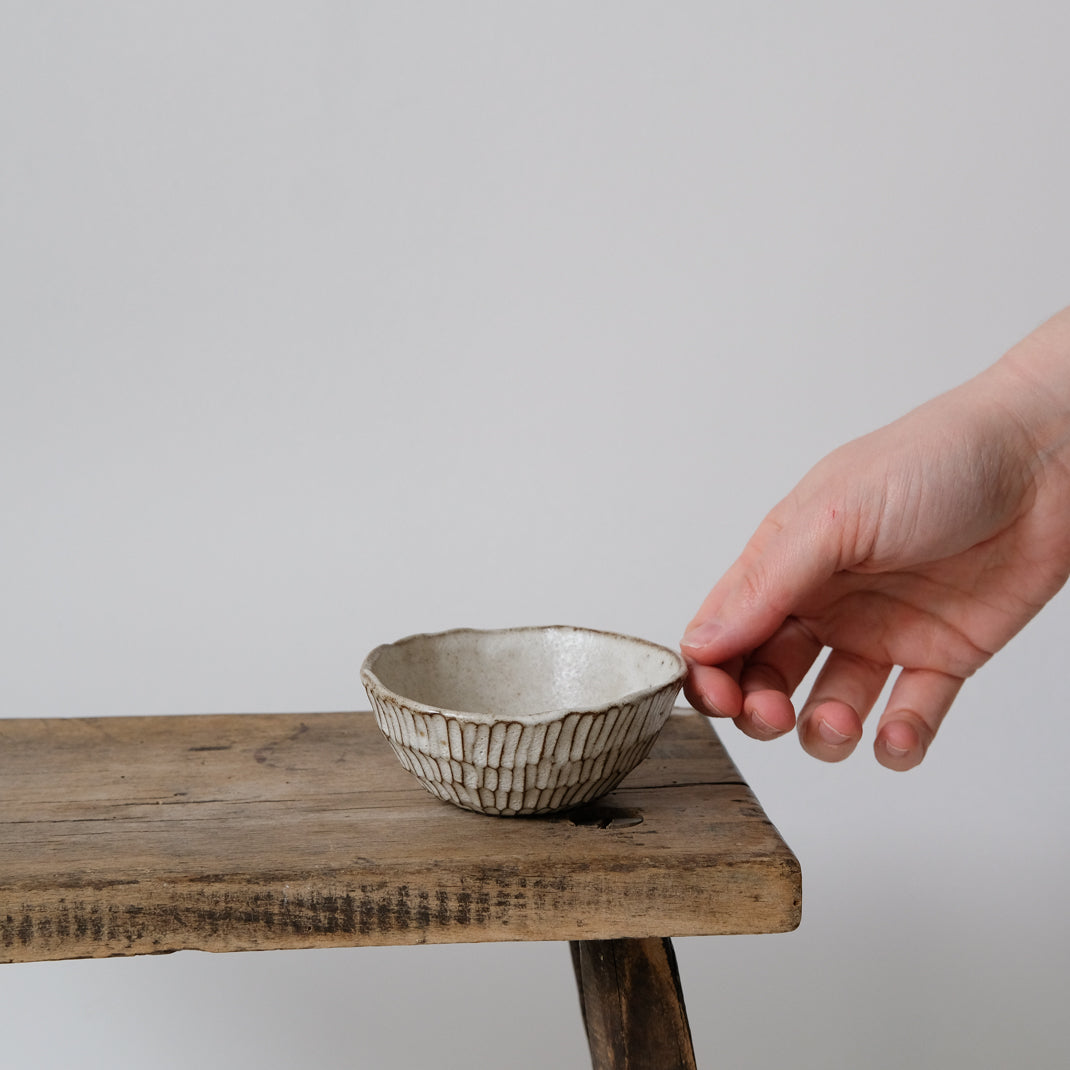 bol texturé de Madoka Rindal chez Brutal Ceramics