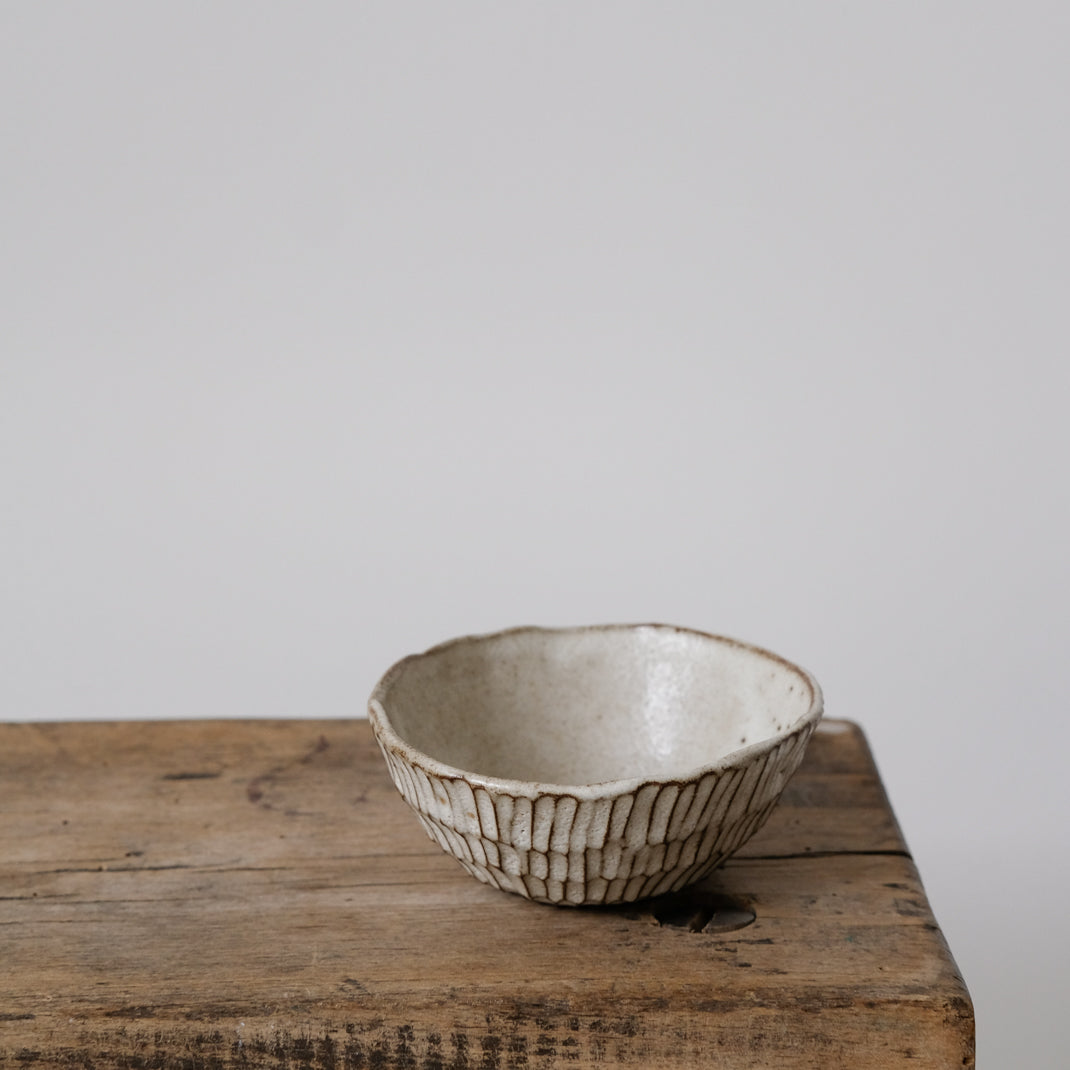 bol texturé de Madoka Rindal chez Brutal Ceramics