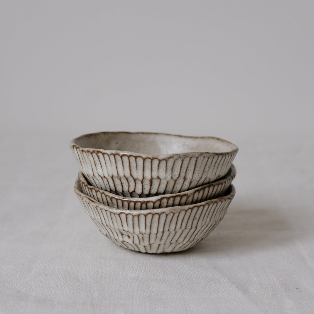 bol texturé de Madoka Rindal chez Brutal Ceramics