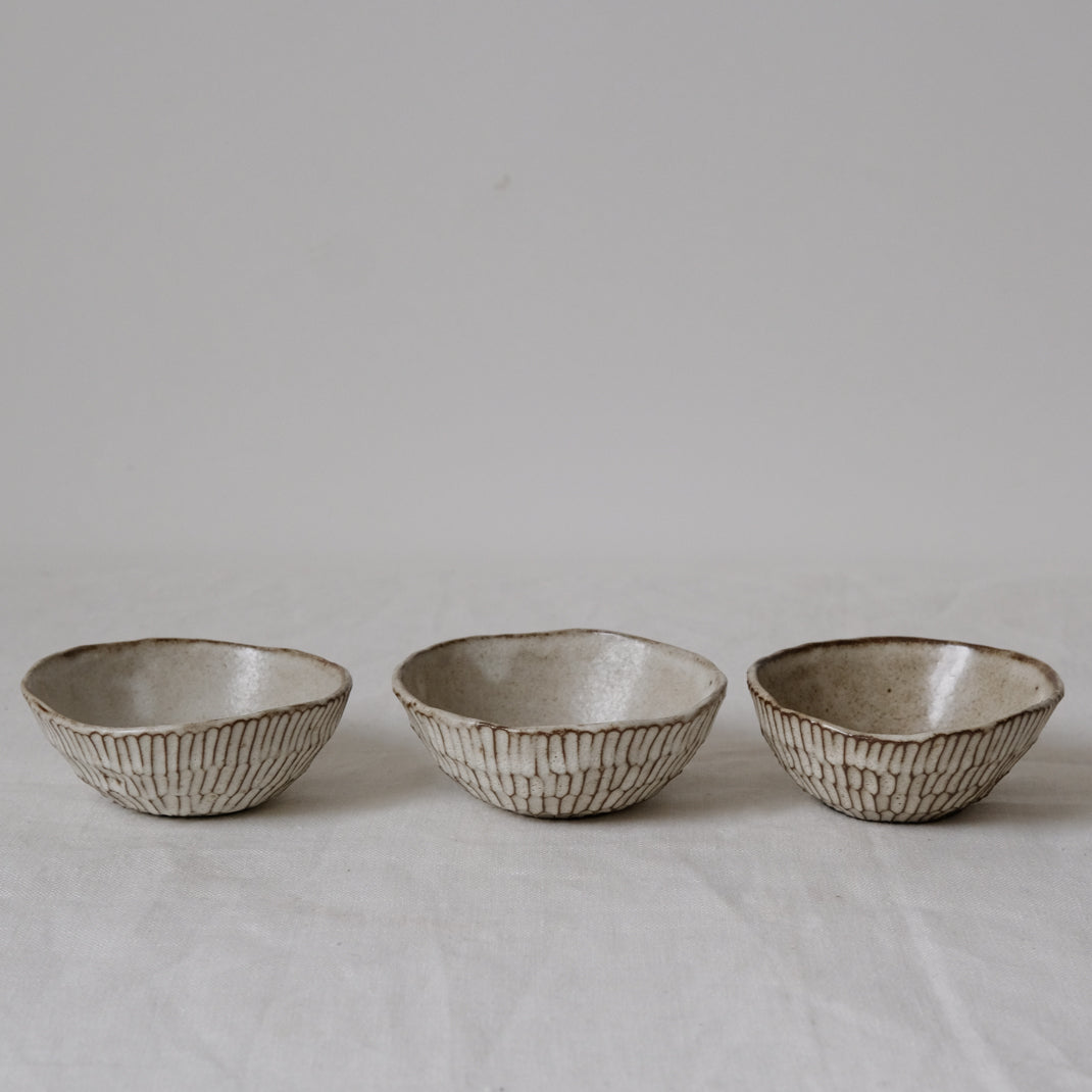 bol texturé de Madoka Rindal chez Brutal Ceramics