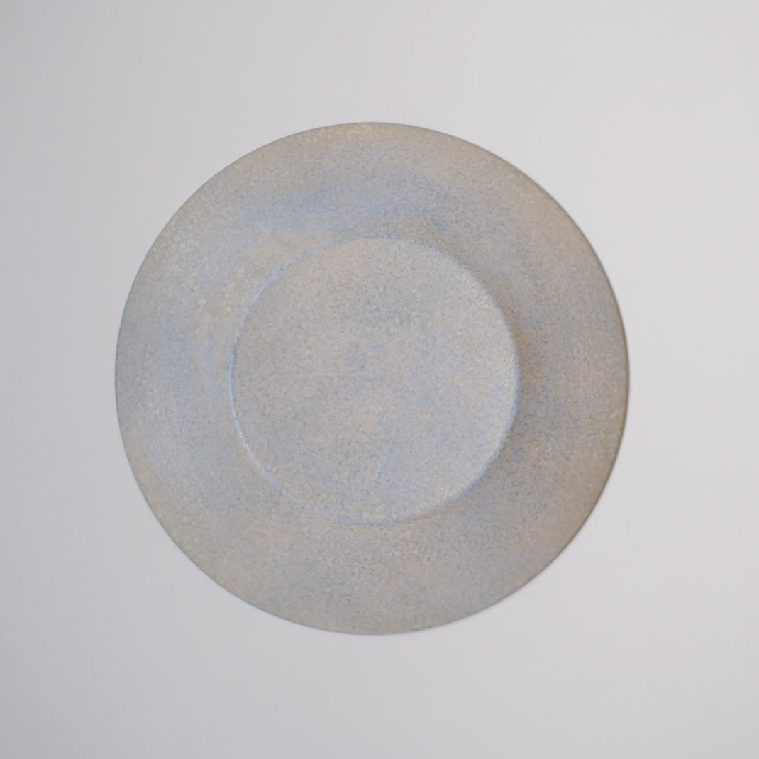 Assiette bleue grise du céramiste japonais Makoto Saito chez Brutal Ceramics