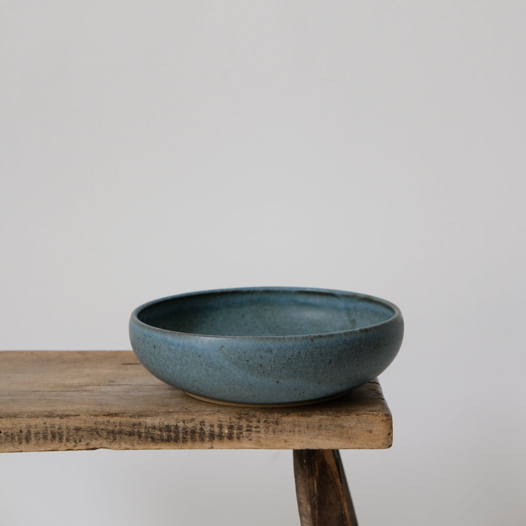 Bol plat en grès par Malo Atelier chez Brutal Ceramics