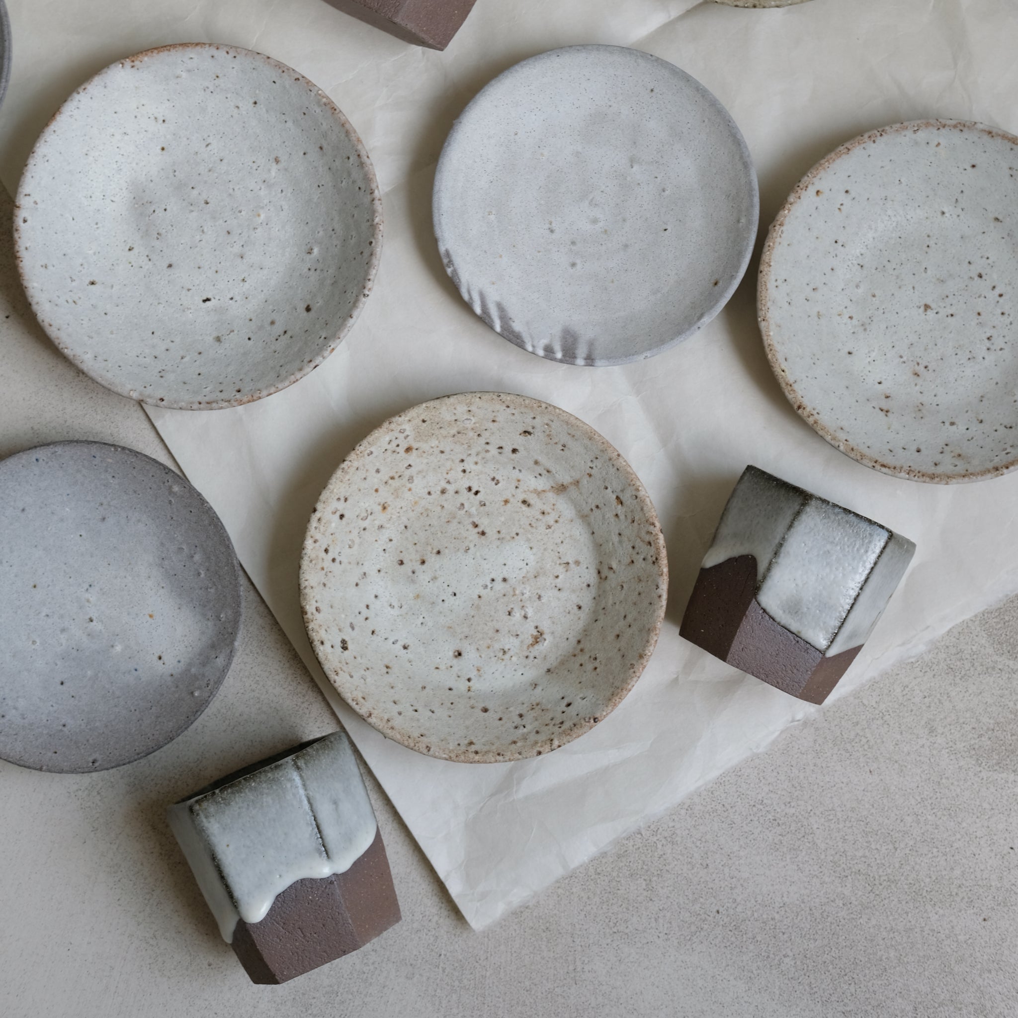 Tasse facettée par le céramiste Benoit Audureau chez Brutal Ceramics