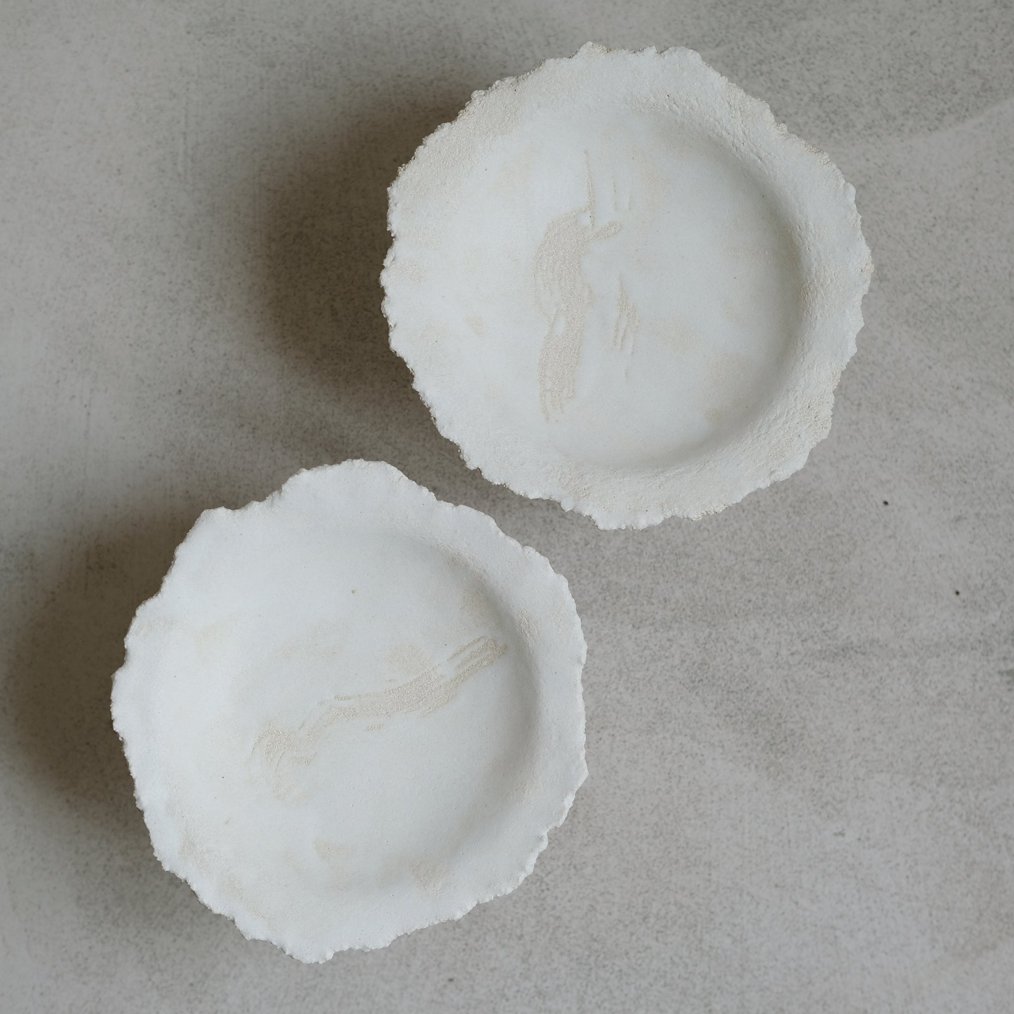 Coupe en grès blanc par Asterisque chez Brutal Ceramics