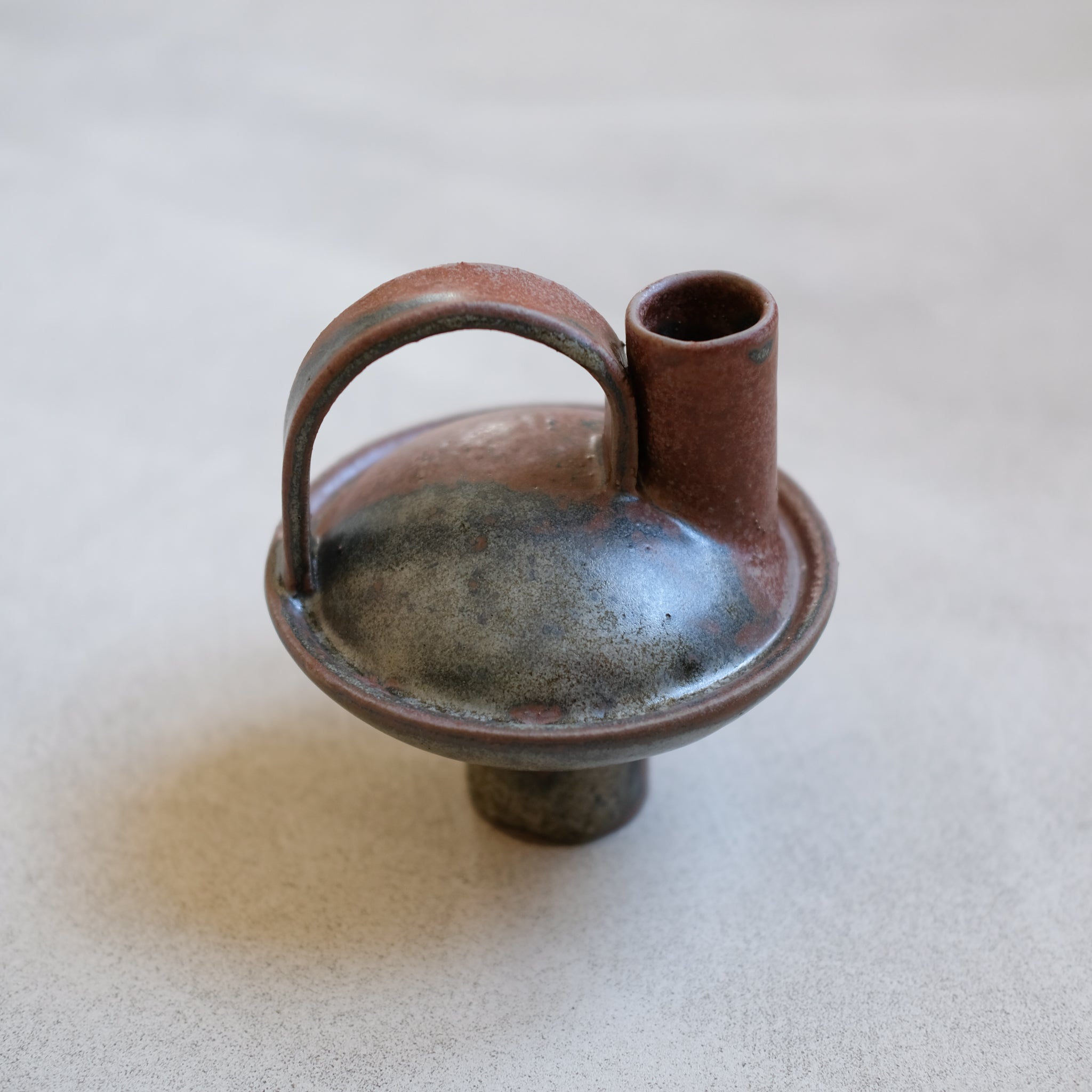 Bouteille en grès roux 013 Vert étang Catherine Dix Ceramics chez Brutal