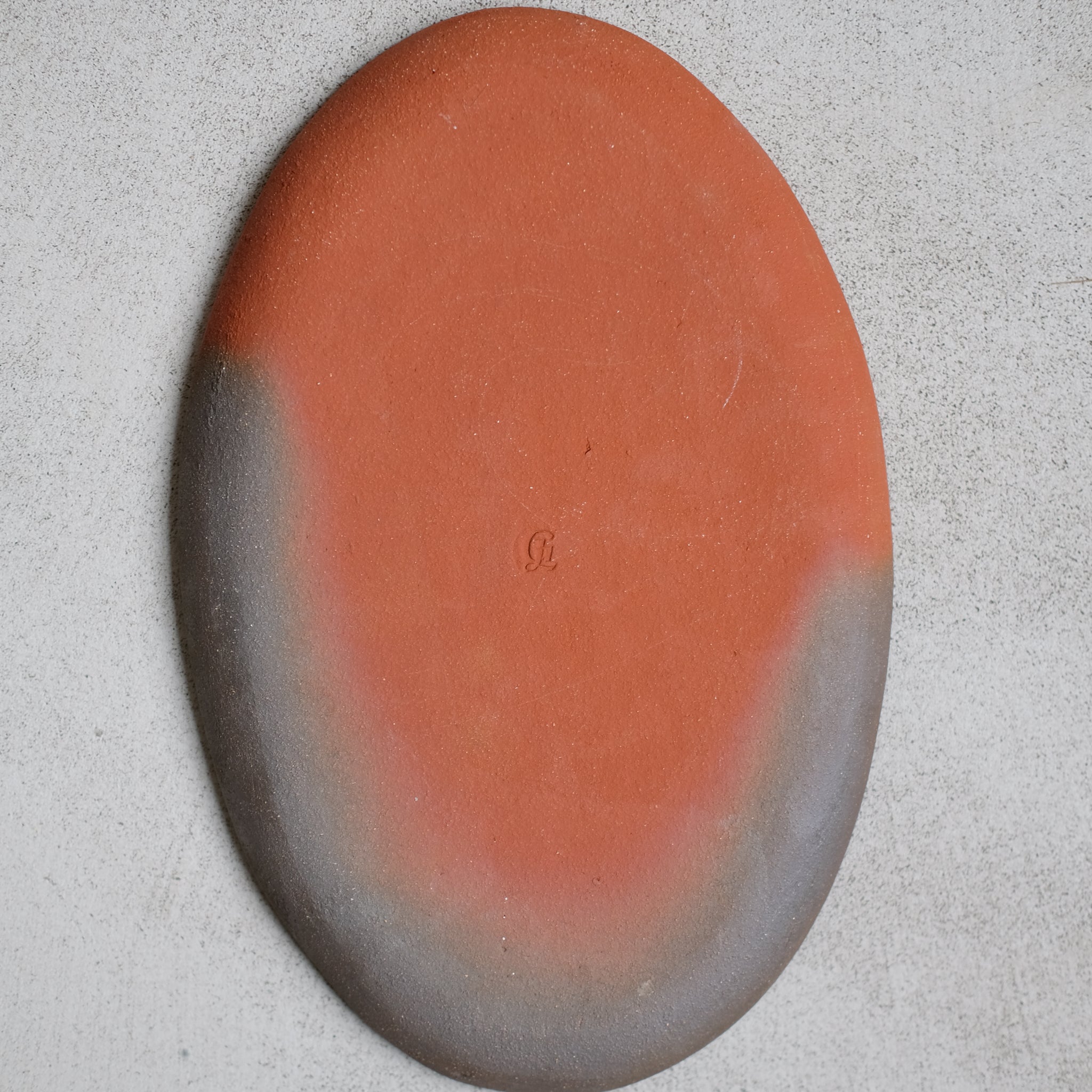 Plat oval en grès blanc par la céramiste Gaëlle Le Doledec chez Brutal